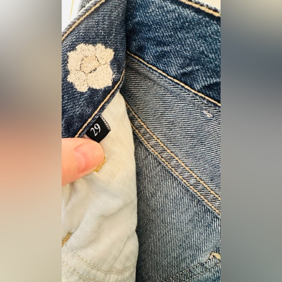 7 For All Mankind Easy Straight Leg Jeans with Floral Embroidered Detailing - Picture 5 of 9